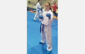 Lamya participait au championnat de France Kumité (Cadette)