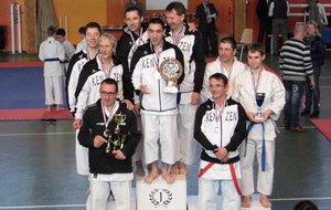 Championnat départemental kata (Equipes Seniors), 1er - Paul/Thomas/Quintin, 2ème - Fabrice/Franck/Alain, 3ème - JC/Gwilherm/Laurent