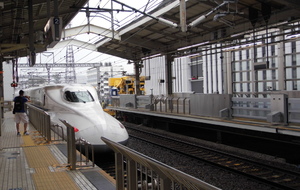 Le shinkansen (train grande vitesse)